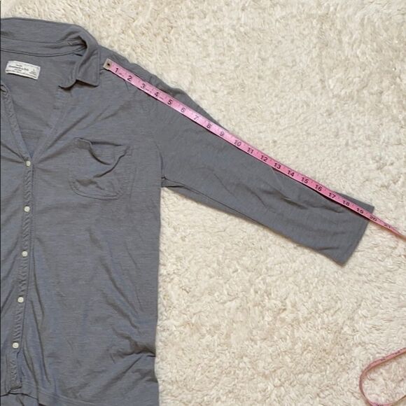Abercrombie and Fitch Gray collared button down - Picture 14 of 16